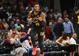 Donovan Mitchell von den Cleveland Cavaliers jubelt nach einem Korb
