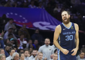 Jay Huff von den Memphis Grizzlies schreit auf dem Platz